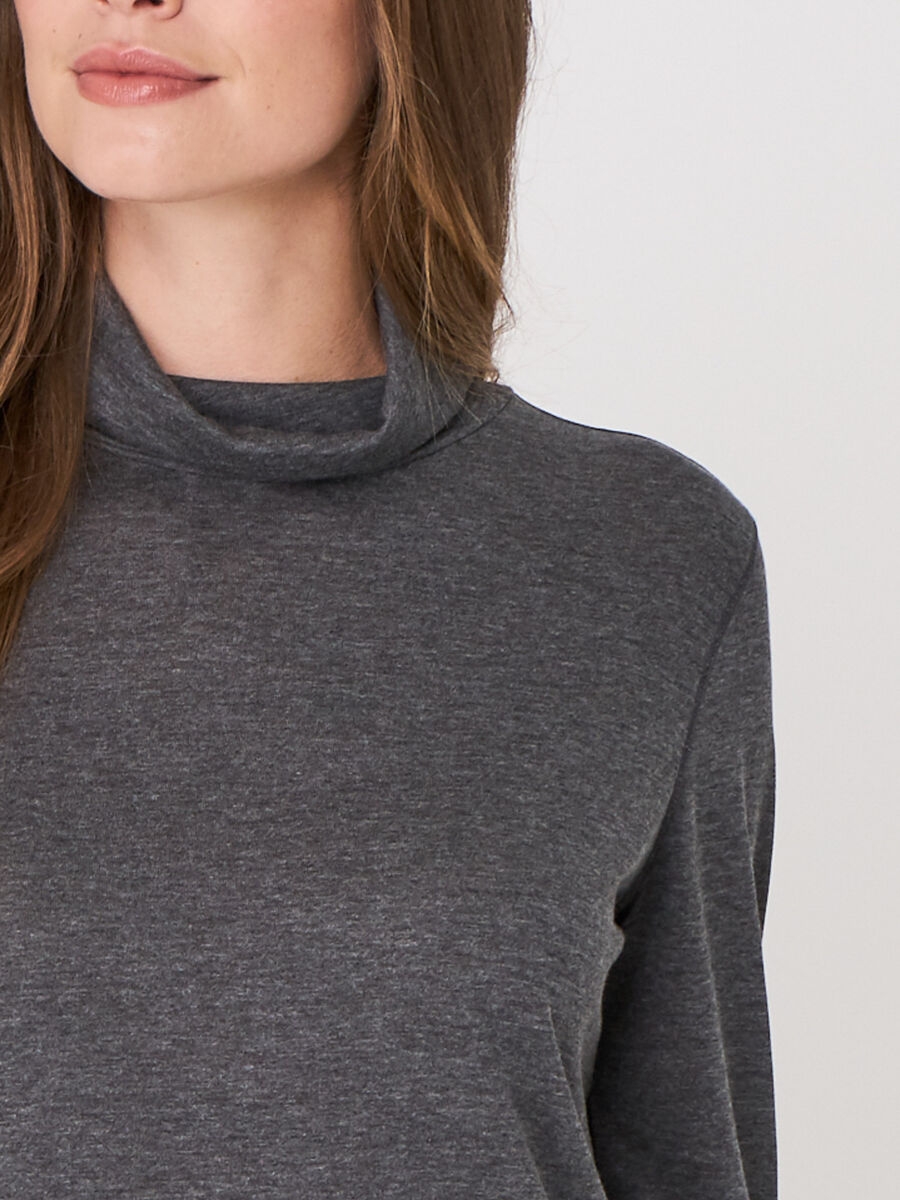 Long-sleeved turtleneck in high quality lyocell-cotton blend image number 2