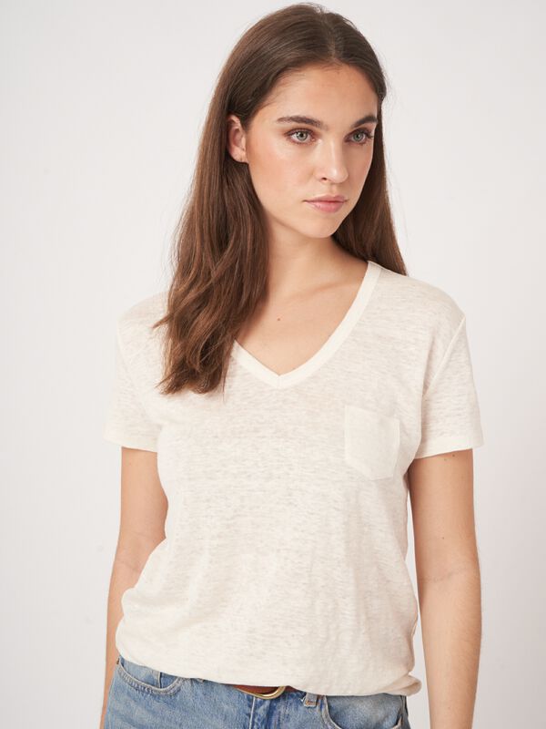T-shirt basique &agrave; col en V en pur lin avec poche poitrine image number 1