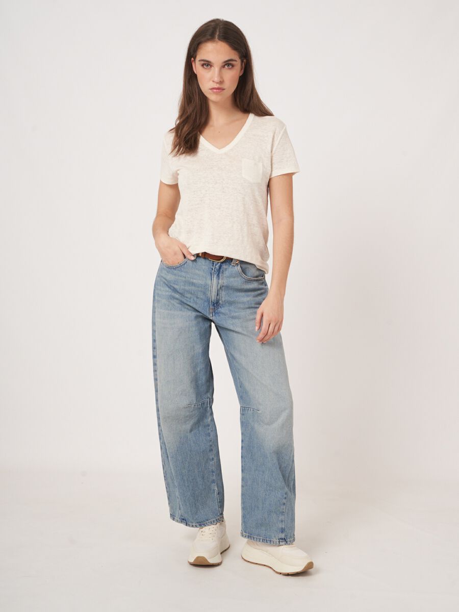 Basic zuiver linnen V-hals T-shirt met borstzakje image number 3