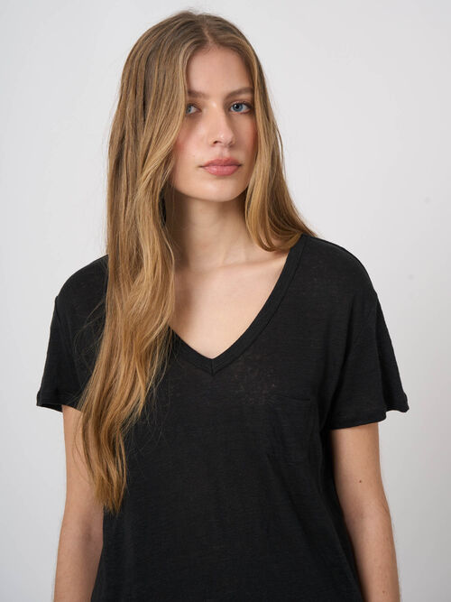 Basic pure linen V-neck T-shirt with chest pocket