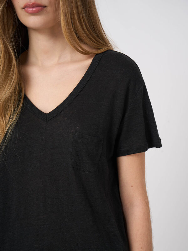 Basic-T-Shirt mit V-Ausschnitt und Brusttasche aus reinem Leinen image number 2