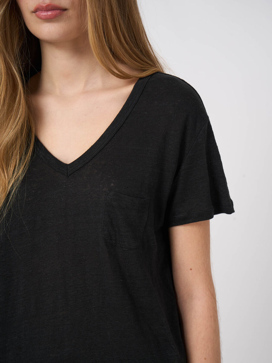 T-shirt basique &agrave; col en V en pur lin avec poche poitrine image number 2
