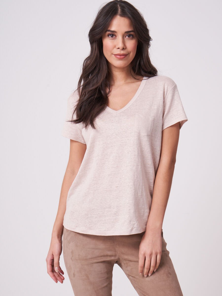 Basic pure linen V-neck T-shirt with chest pocket image number 0