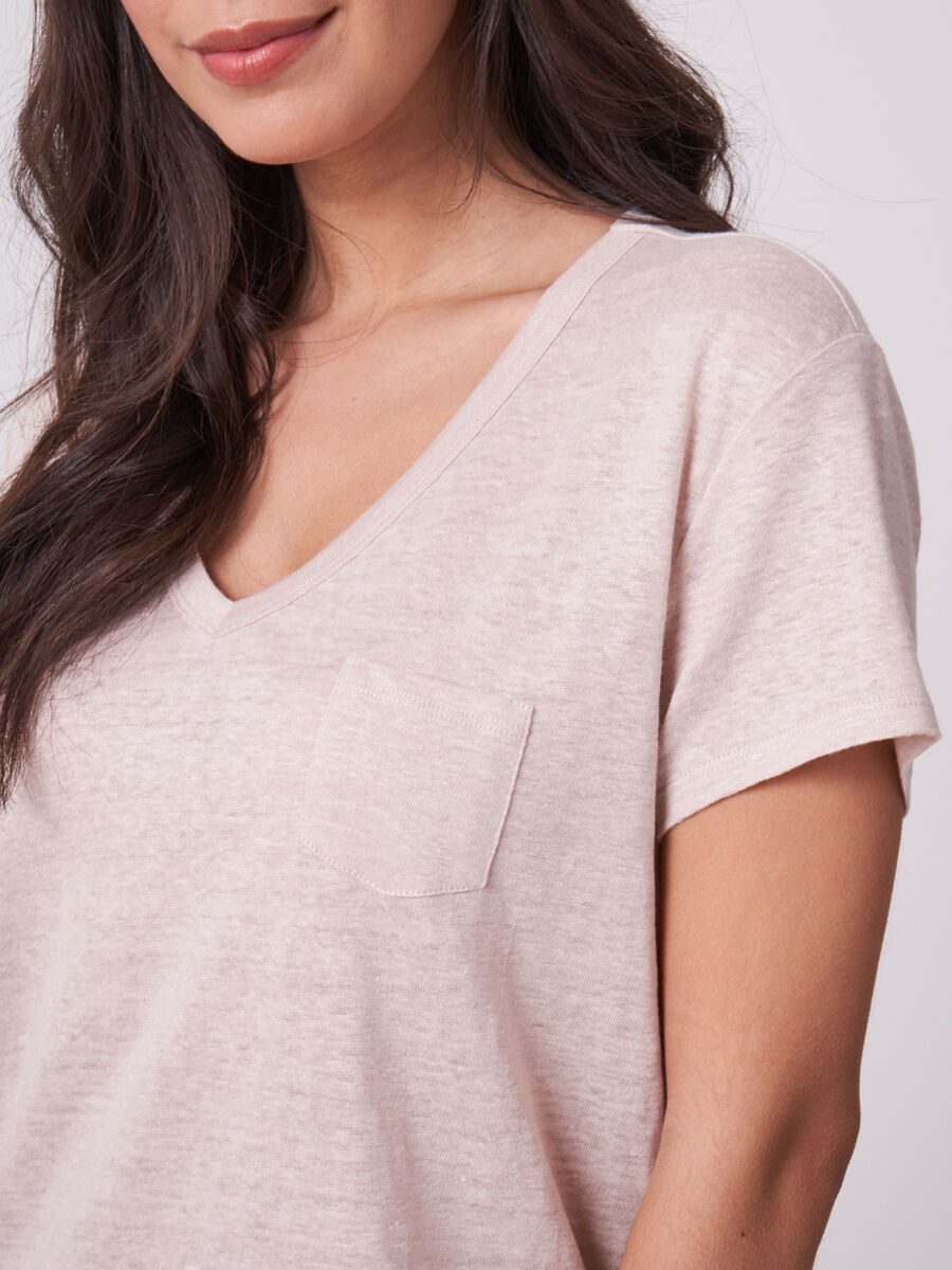 Basic pure linen V-neck T-shirt with chest pocket image number 2