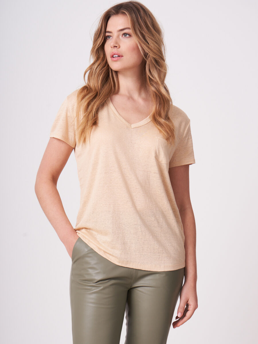 Basic pure linen V-neck T-shirt with chest pocket image number 0