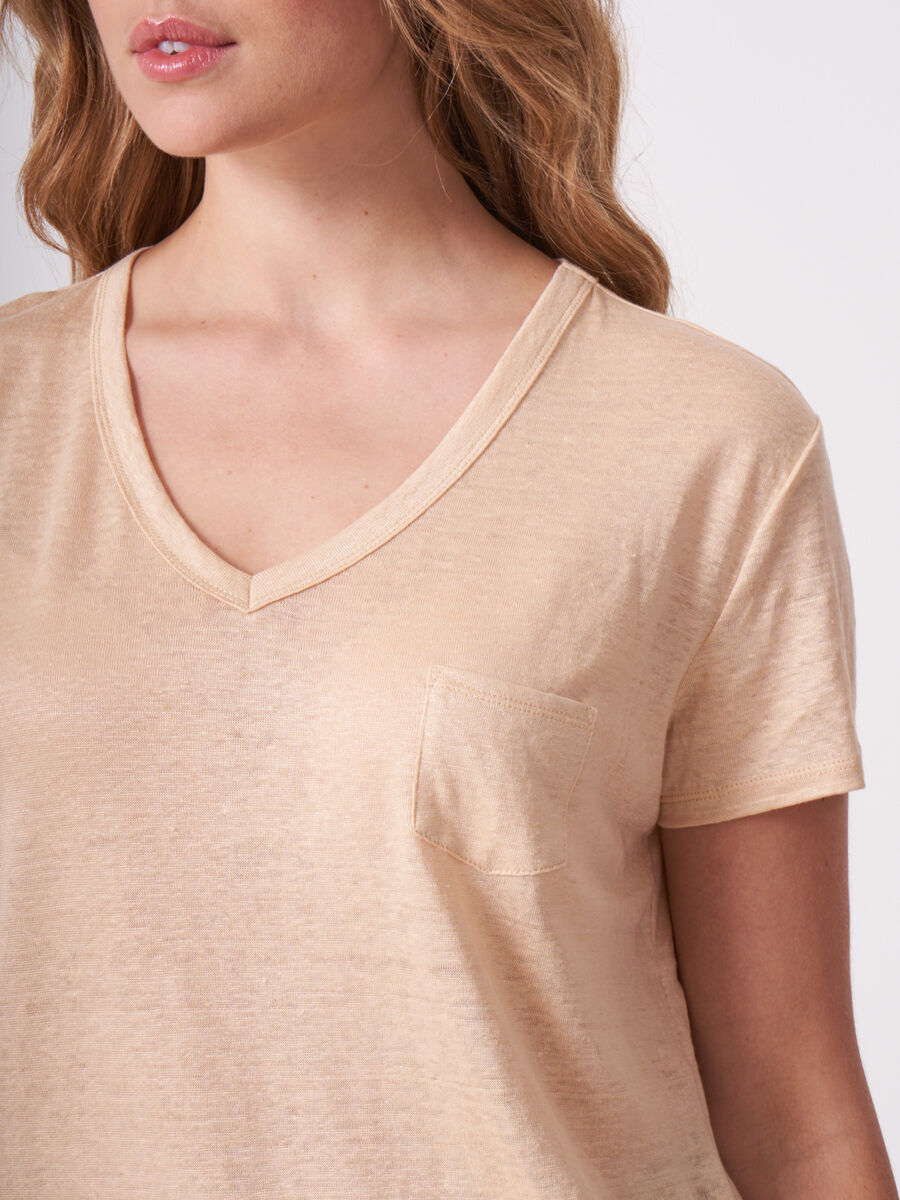 T-shirt basique &agrave; col en V en pur lin avec poche poitrine image number 2