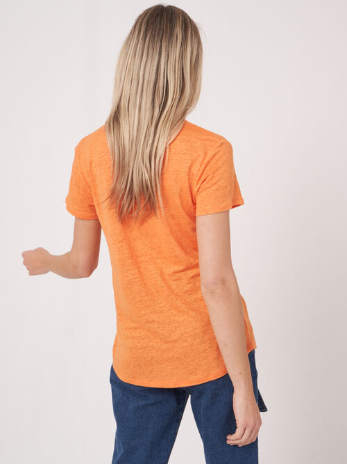 Basic-T-Shirt mit V-Ausschnitt und Brusttasche aus reinem Leinen