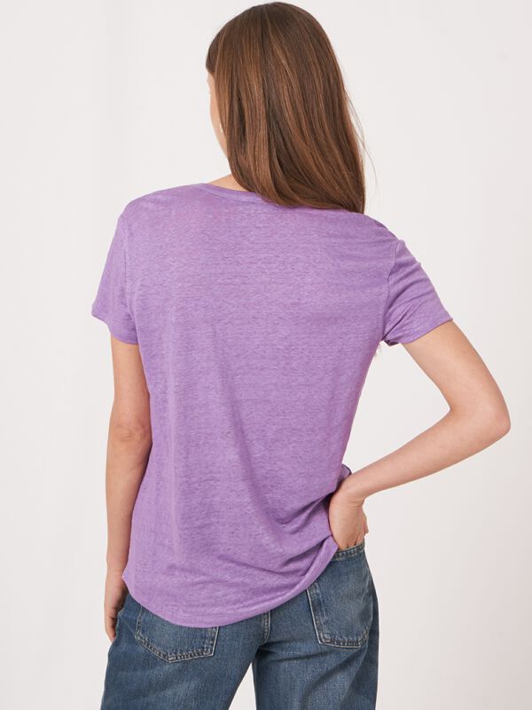 Basic pure linen V-neck T-shirt with chest pocket image number 1