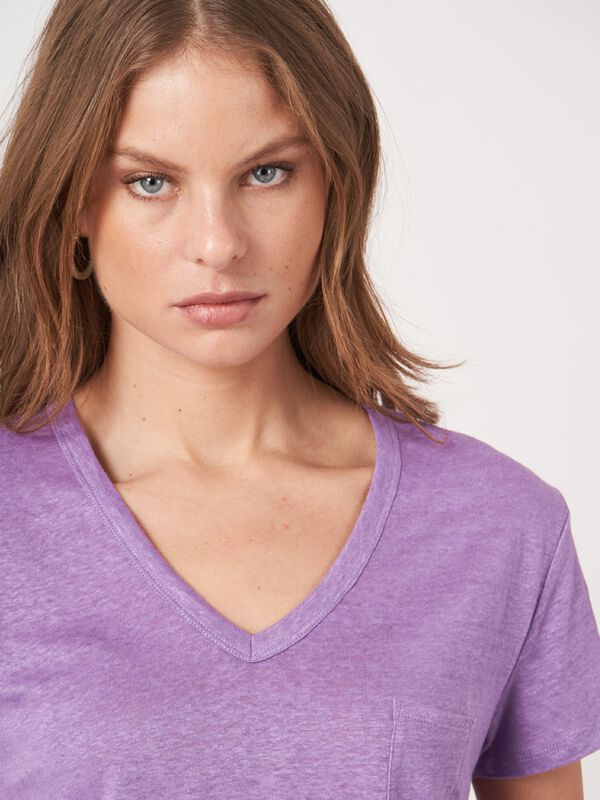 Basic pure linen V-neck T-shirt with chest pocket image number 3