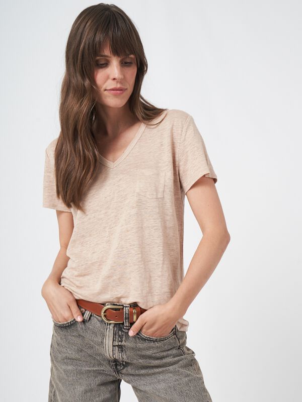 Basic zuiver linnen V-hals T-shirt met borstzakje image number 2