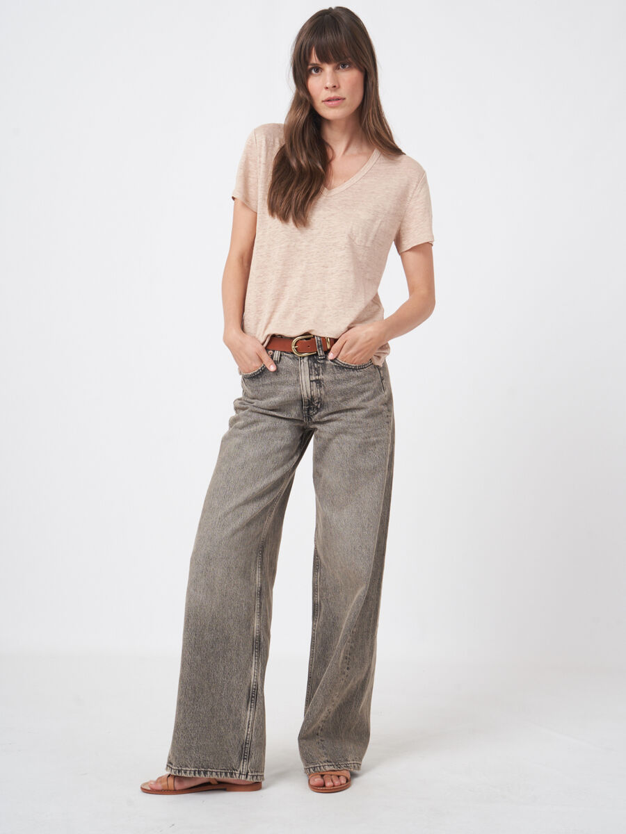Basic pure linen V-neck T-shirt with chest pocket image number 4
