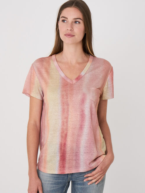 Leinen-T-Shirt mit V-Ausschnitt und gestreiftem Tie-Dye-Druck