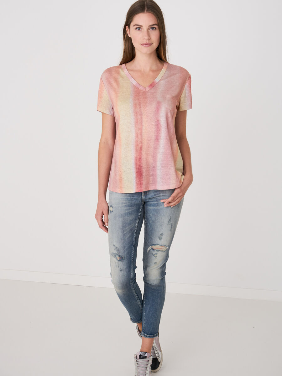 Leinen-T-Shirt mit V-Ausschnitt und gestreiftem Tie-Dye-Druck image number 3
