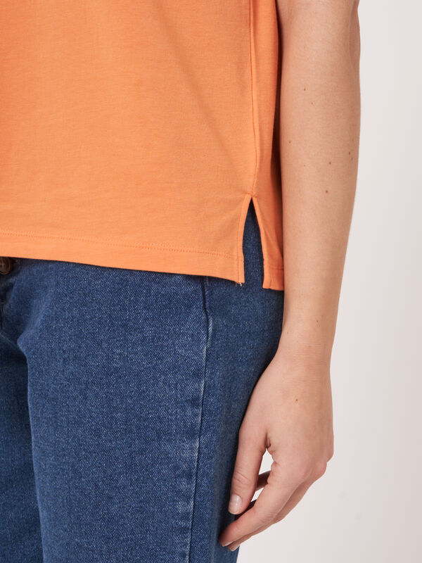 Loose fit T-shirt with rolled up sleeves image number 4