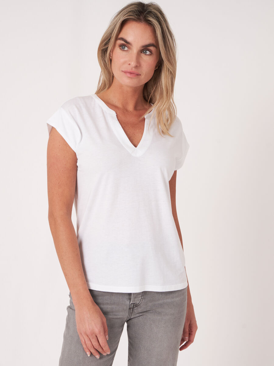 Sleeveless top with round neckline with slit image number 0