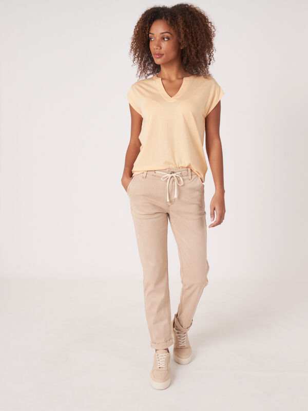 Haut sans manches &agrave; encolure ronde fendue image number 4