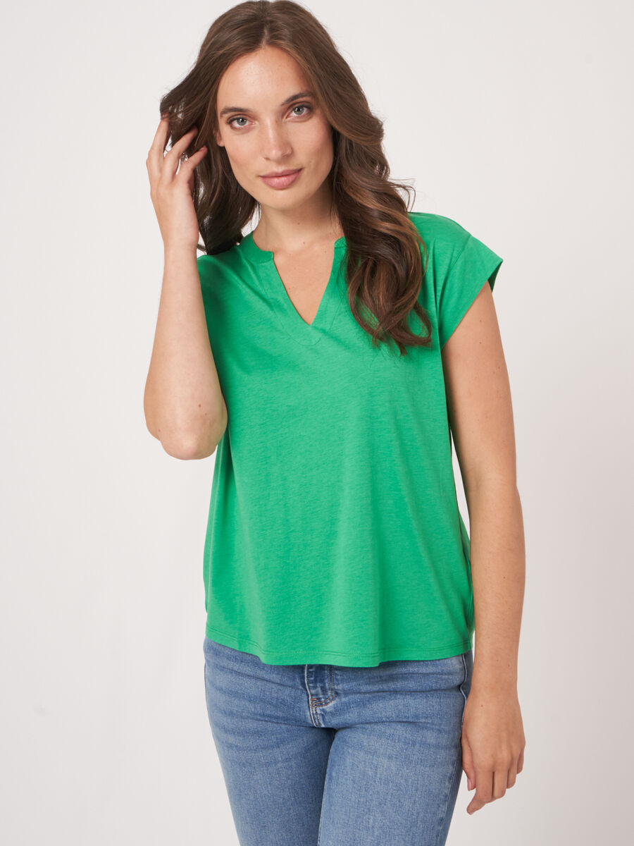 Sleeveless top with round neckline with slit image number 0