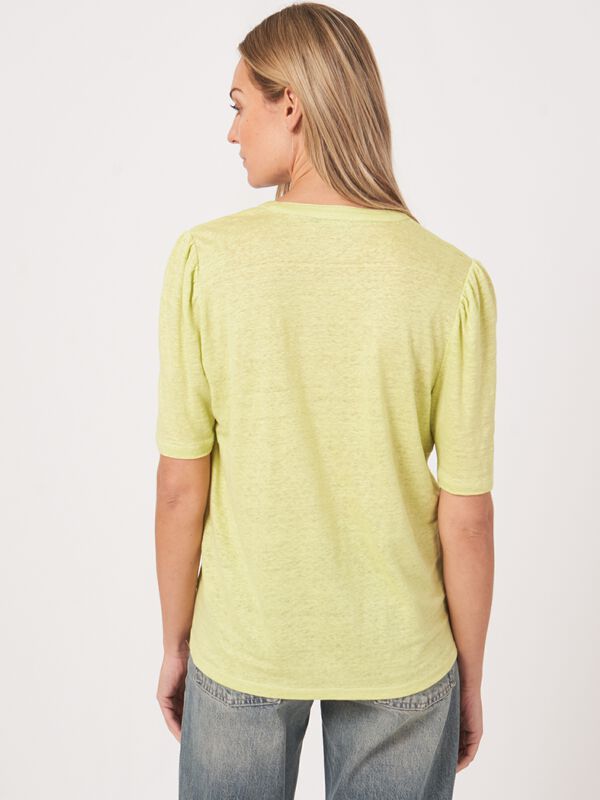 T-Shirt mit Rundhalsausschnitt und Schlitz aus Leinen image number 1