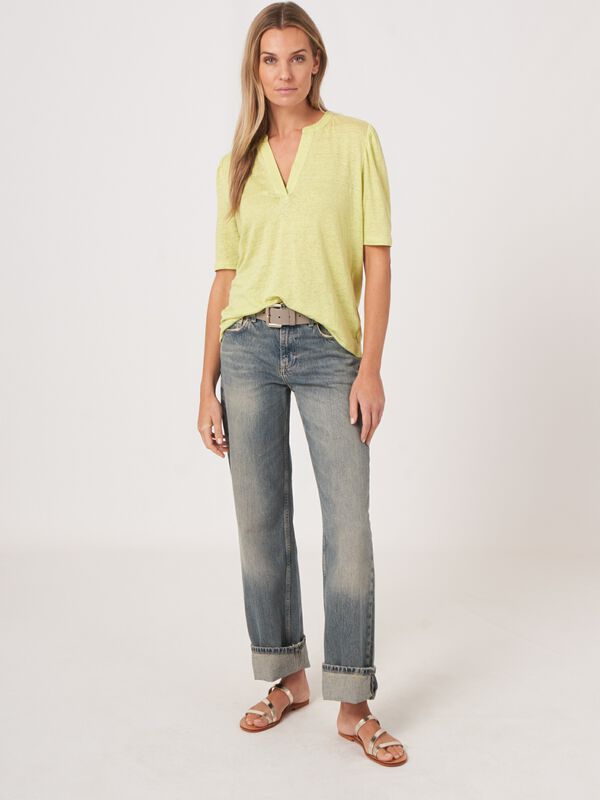 T-Shirt mit Rundhalsausschnitt und Schlitz aus Leinen image number 4