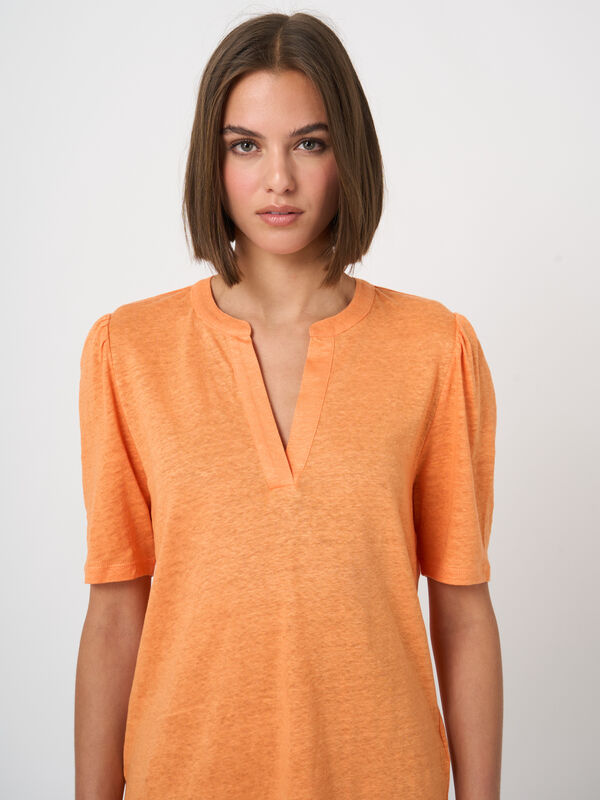 Linen T-shirt with round neckline with slit image number 2