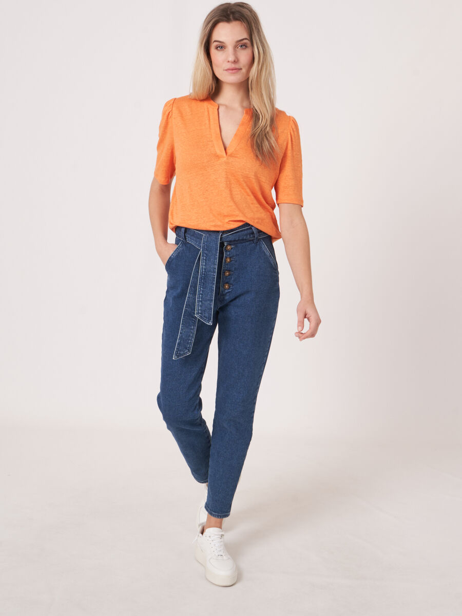 T-Shirt mit Rundhalsausschnitt und Schlitz aus Leinen image number 4