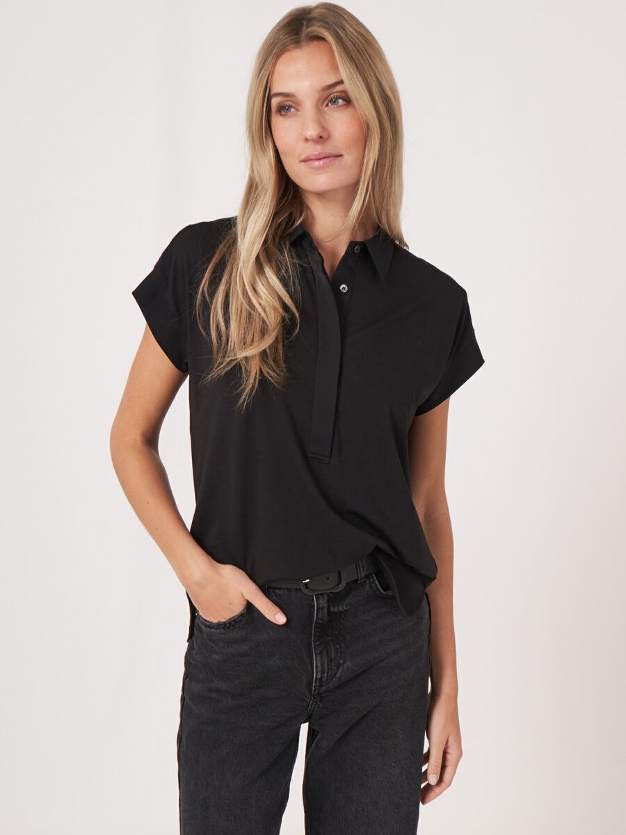 Top with shirt collar and hem in silk image number 0