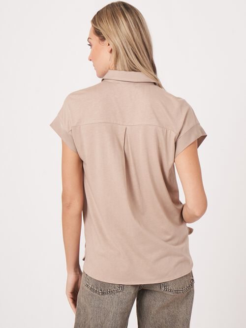 Top avec col chemise et ourlet en soie