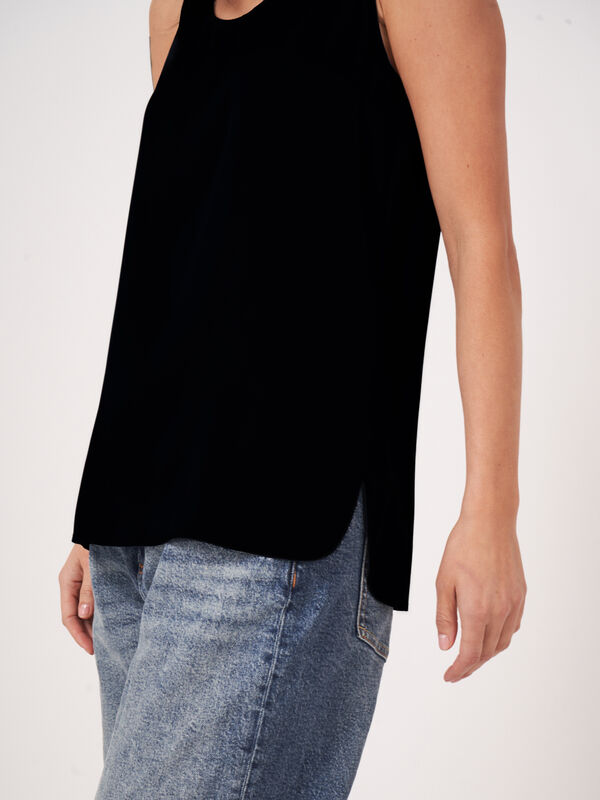 Seidentop mit Rundhalsausschnitt image number 1