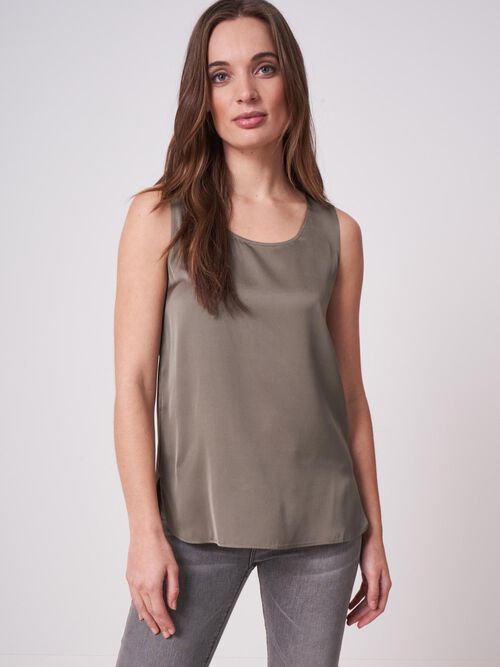 Top en soie &agrave; col rond