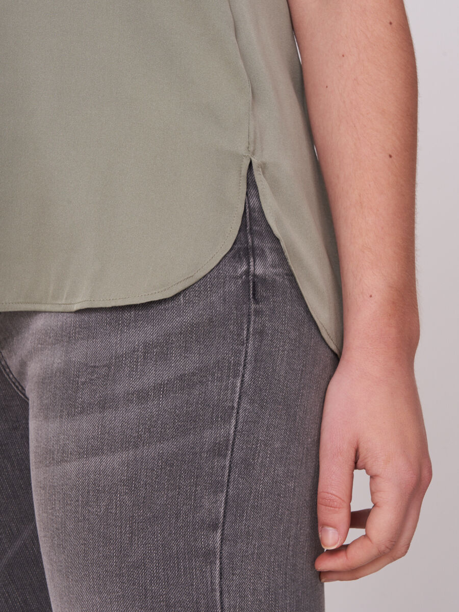 Seidentop mit Rundhalsausschnitt image number 2