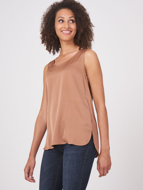 Seidentop mit Rundhalsausschnitt