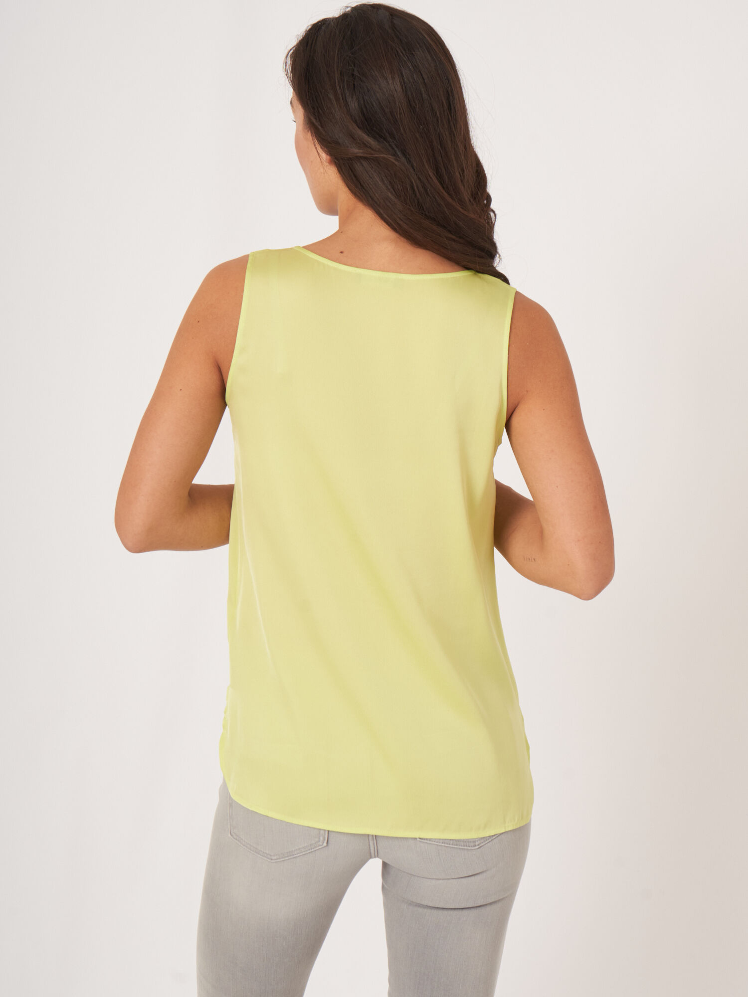 Lemon yellow tank outlet top