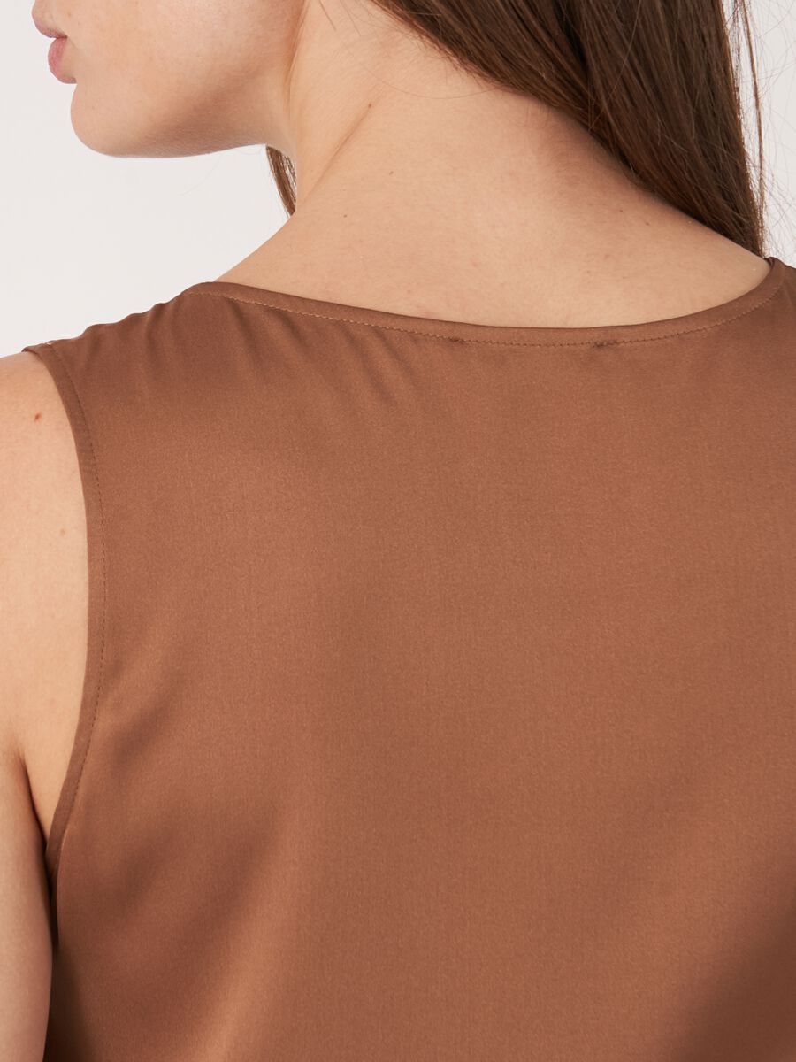 Top en soie à col rond image number 3