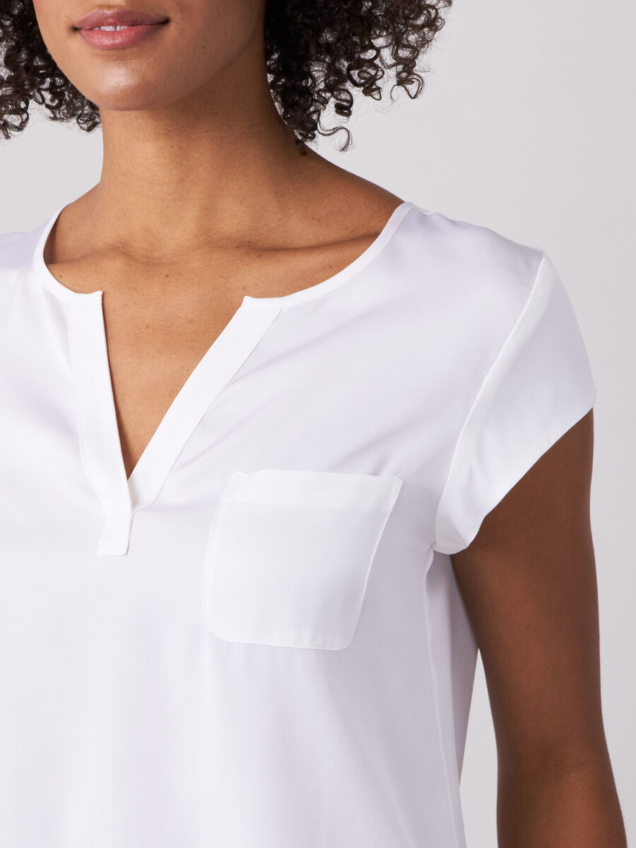 Short-sleeved silk top with pocket image number 54