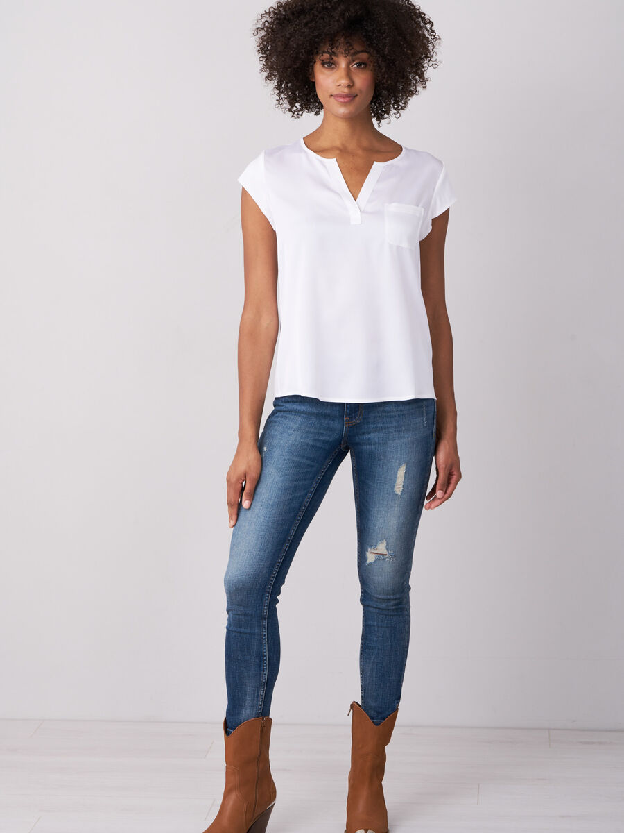 Short-sleeved silk top with pocket image number 56