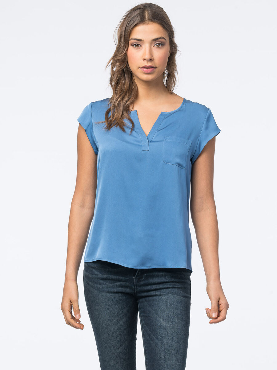 Short-sleeved silk top with pocket image number 60