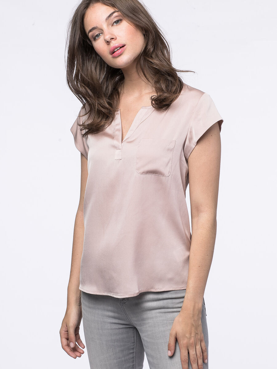 Short-sleeved silk top with pocket image number 61