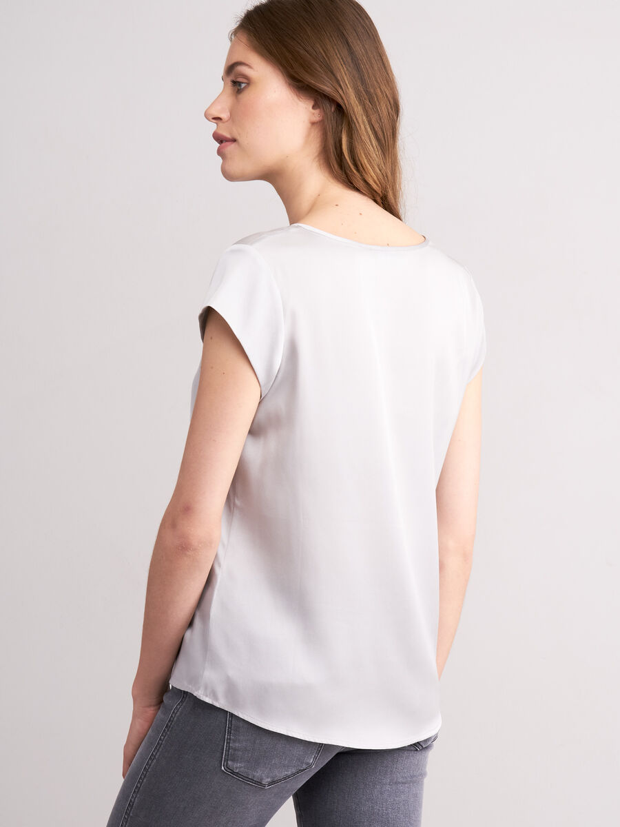 Short-sleeved silk top with pocket image number 70