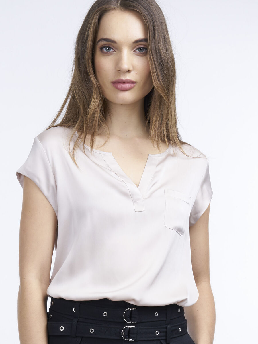 Short-sleeved silk top with pocket image number 77