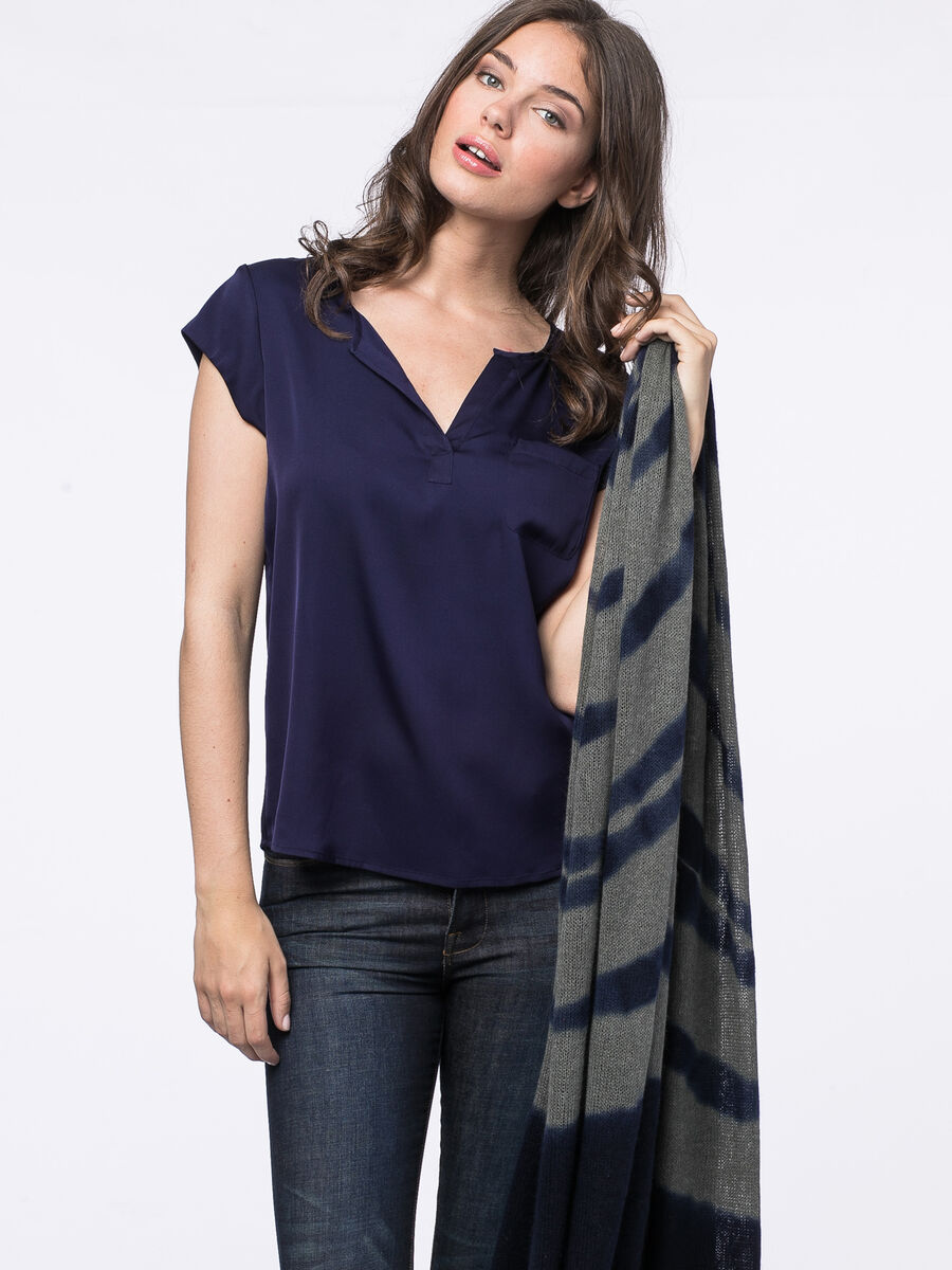 Short-sleeved silk top with pocket image number 89