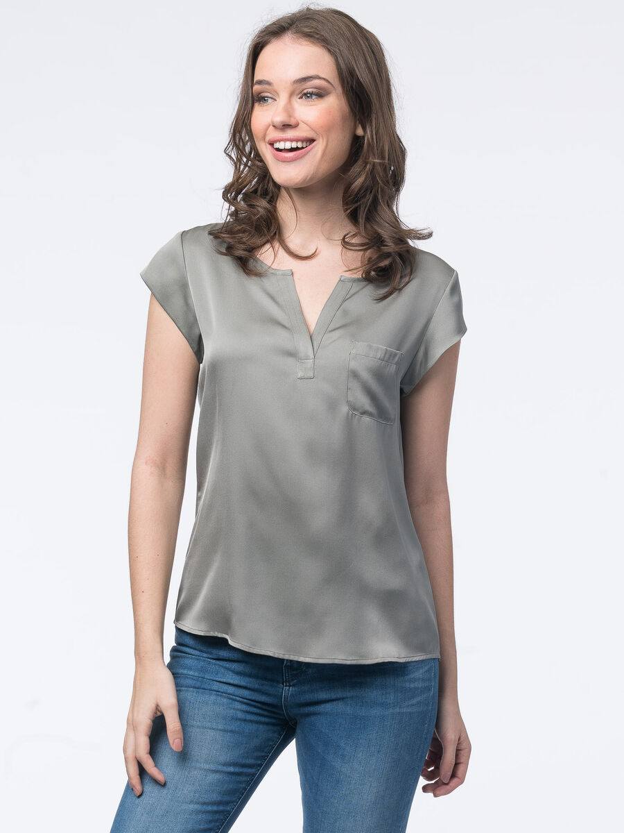 Short-sleeved silk top with pocket image number 93