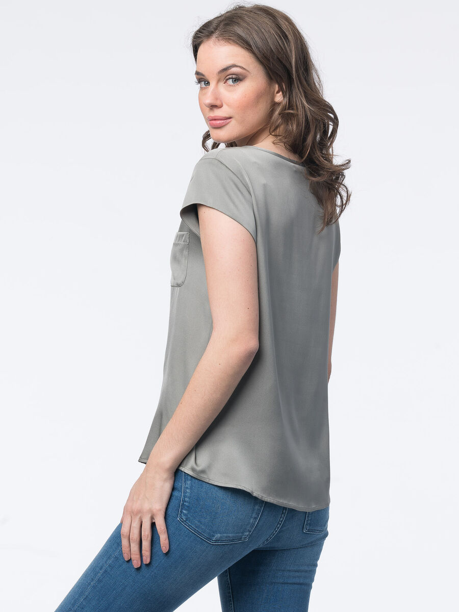Short-sleeved silk top with pocket image number 94