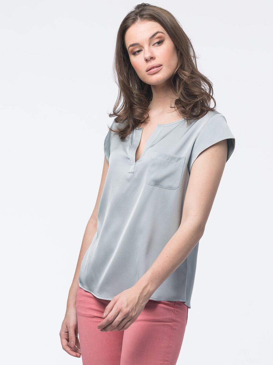 Short-sleeved silk top with pocket image number 97