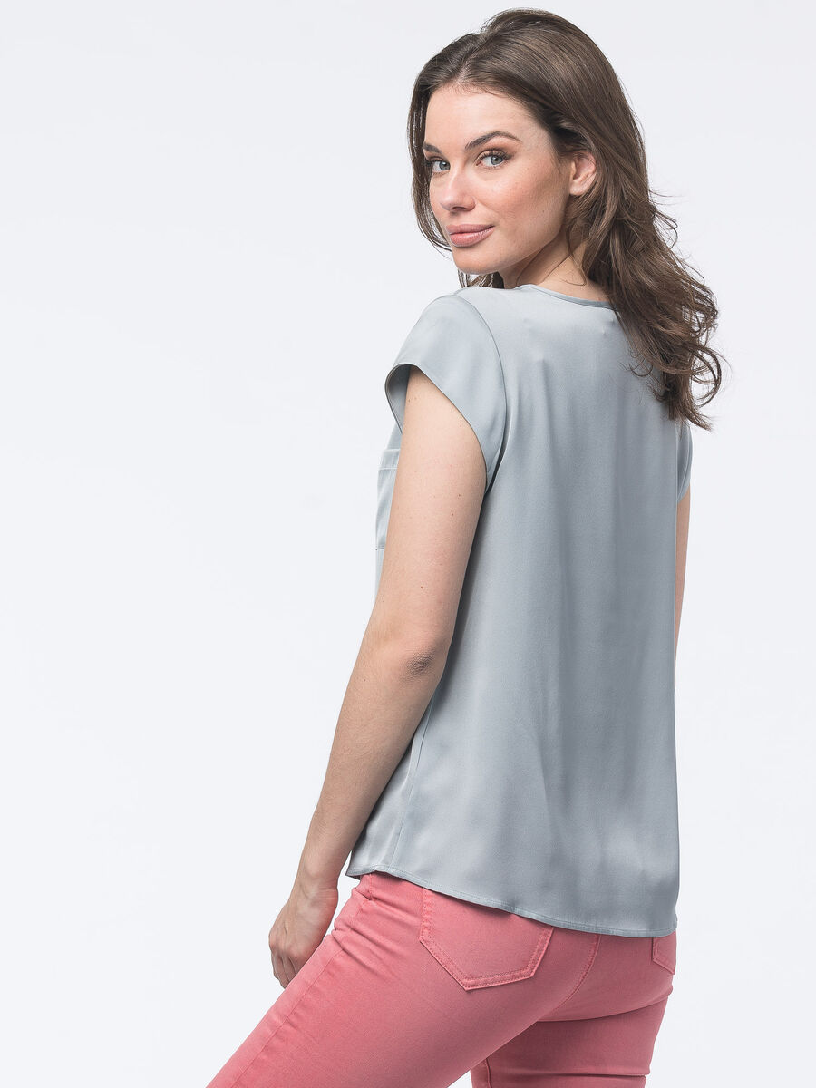 Short-sleeved silk top with pocket image number 98