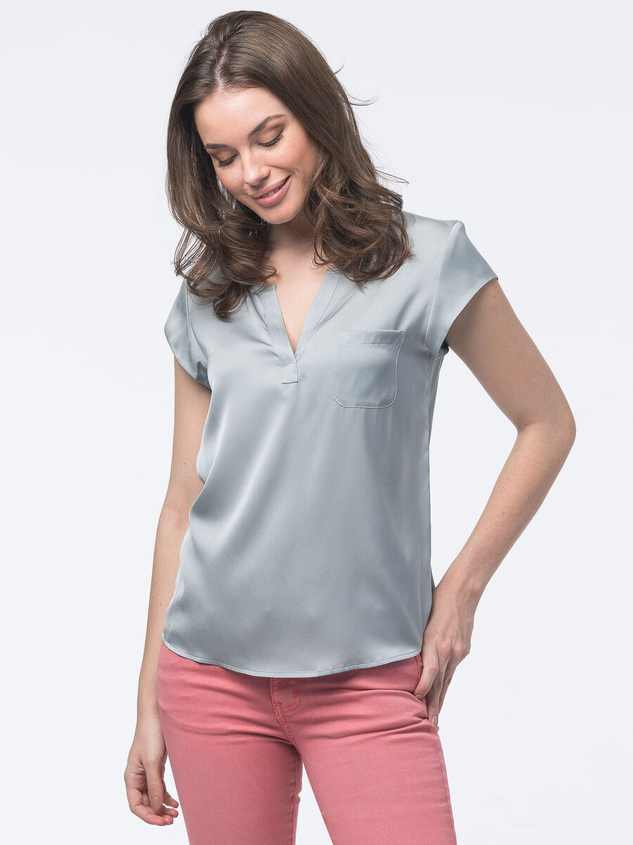 Short-sleeved silk top with pocket image number 100