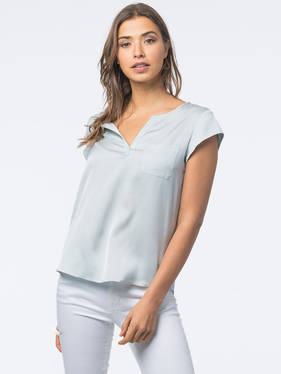 Short-sleeved silk top with pocket image number 105