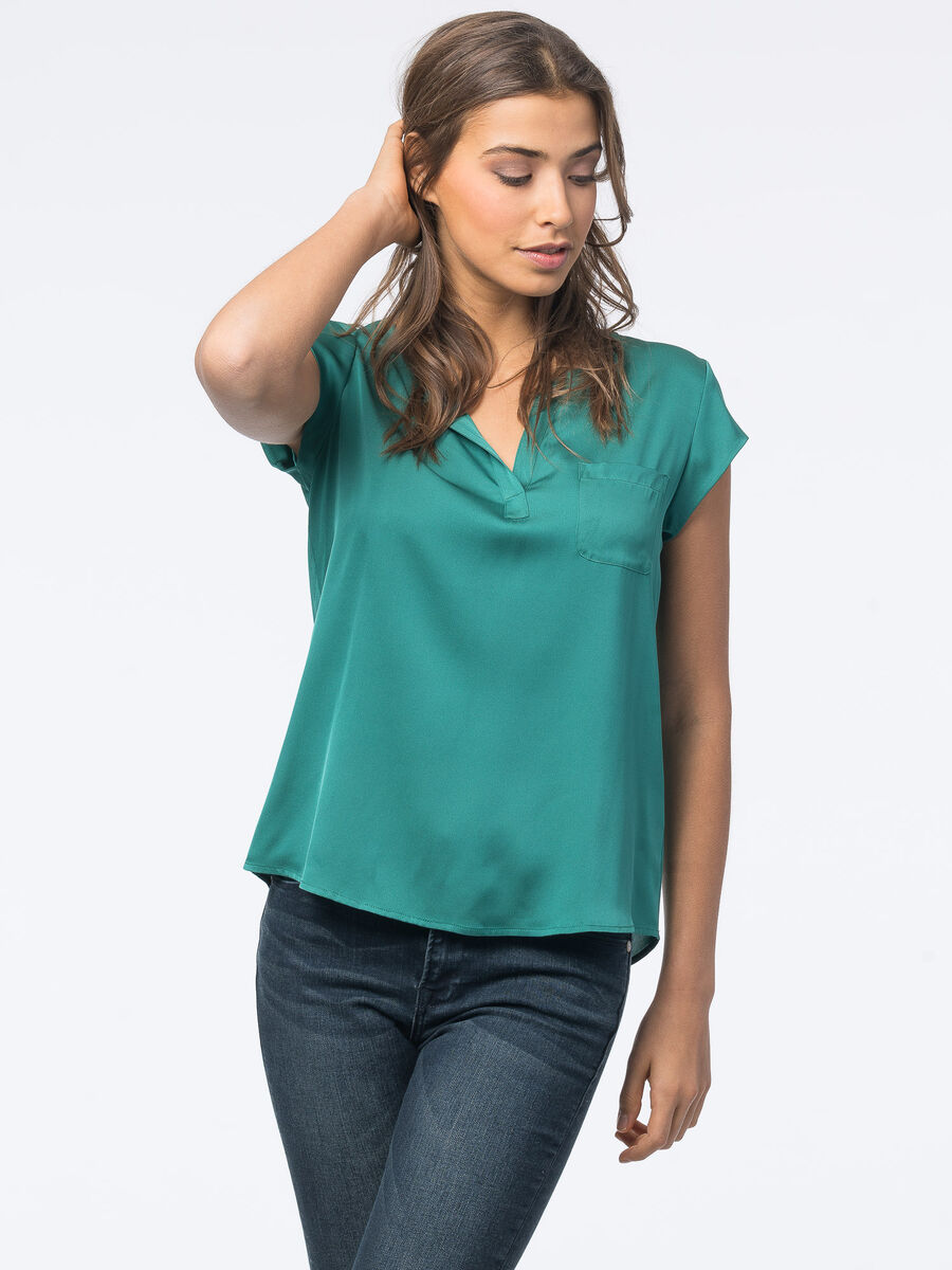 Short-sleeved silk top with pocket image number 112