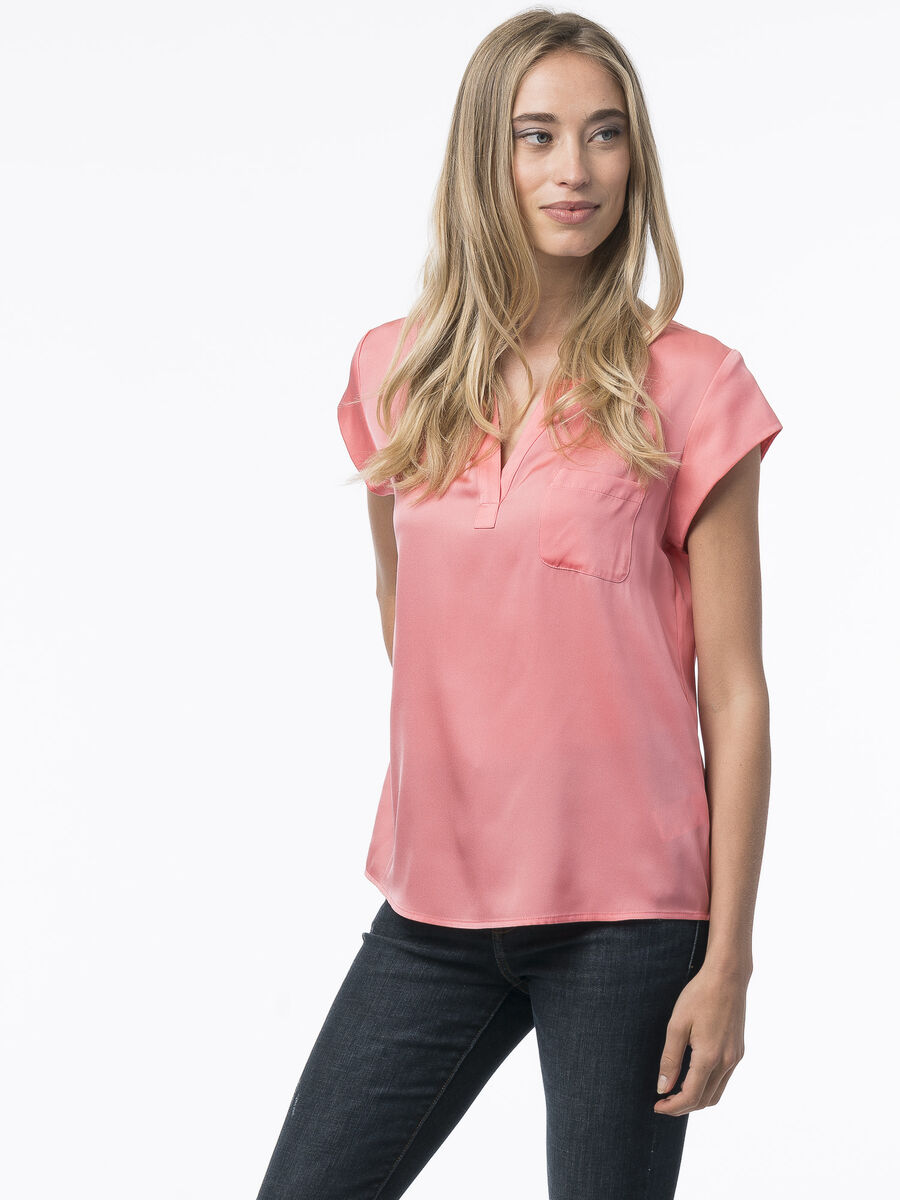 Short-sleeved silk top with pocket image number 120