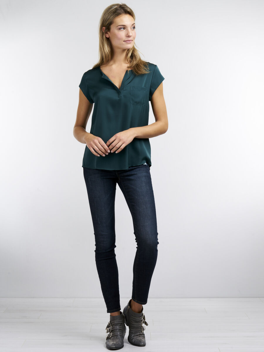 Short-sleeved silk top with pocket image number 152