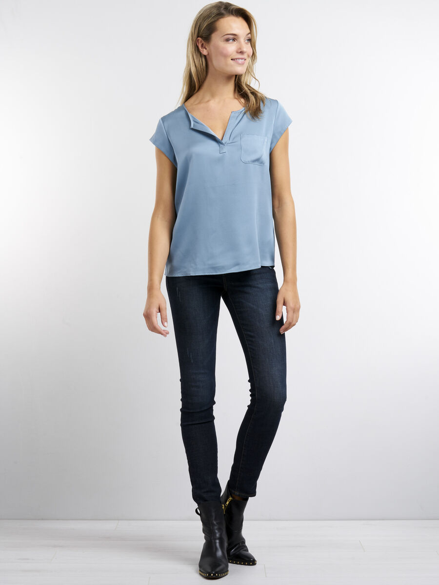 Short-sleeved silk top with pocket image number 156